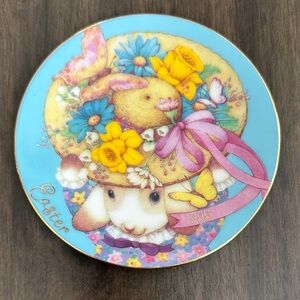 Avon Gold Trim Easter 1995 Bonnet Plate